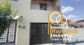 IMÓVEL VERSÁTIL PARA MORAR, TRABALHAR OU INVESTIR, NO CENTRO!